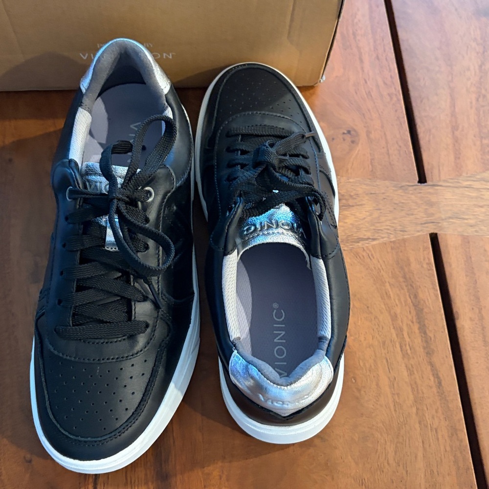 Vionic Black leather Vionic Shoes - Picture 6 of 10